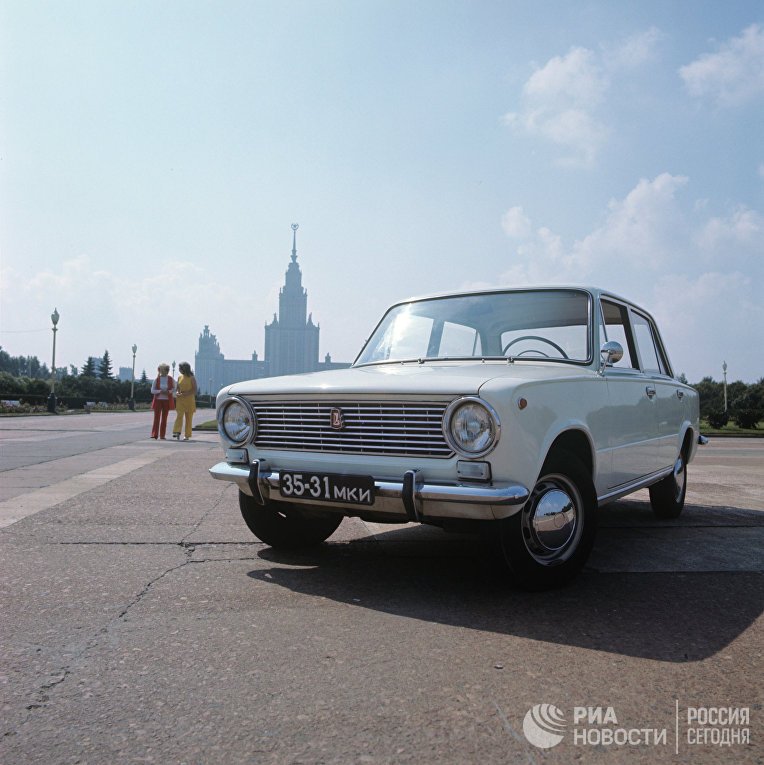 Автомобиль ваз 21