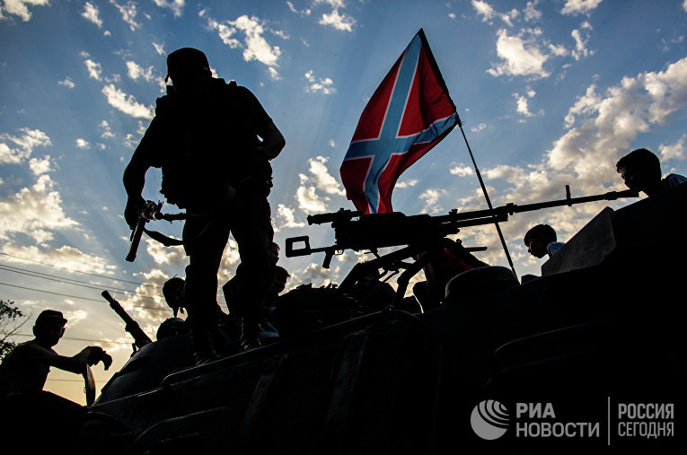 Бойцы ополчения Донбасса в городе Снежное