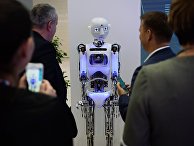 Посетители у робота Thespian на международном инвестиционном форуме «Сочи 2016» Посетители у робота Thespian на международном инвестиционном форуме «Сочи 2016»