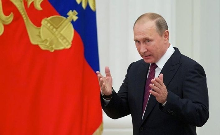 Президент России Владимир Путин во время церемонии награждения в Кремле