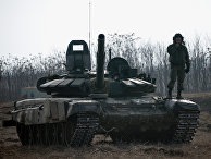 Военнослужащий на танке Т-72Б3 Военнослужащий на танке Т-72Б3