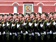 Российские военнослужащие на военном параде победы на Красной площади в Москве Российские военнослужащие на военном параде победы на Красной площади в Москве