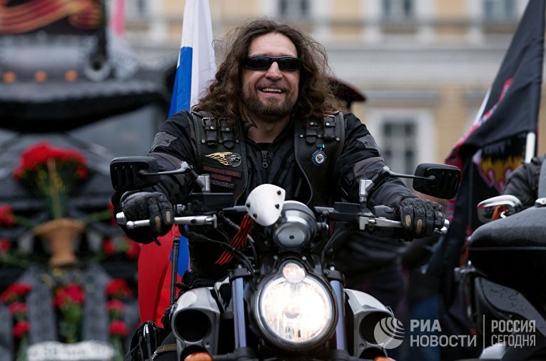 Президент Всероссийского мотоклуба "Ночные волки" Александр Залдостанов ("Хирург") на открытии мотосезона 2015 в Санкт-Петербурге