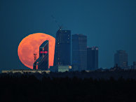 Полнолуние над Московским международным деловым центром "Москва-Сити" Полнолуние над Московским международным деловым центром "Москва-Сити"