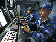 Поиск китайских ВМС на борту ракетного эсминца Хэфэй во время военных учений в водах близ острова Хайнань в Южно-Китайском море Поиск китайских ВМС на борту ракетного эсминца Хэфэй во время военных учений в водах близ острова Хайнань в Южно-Китайском море