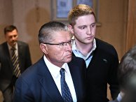 Министр экономического развития РФ Алексей Улюкаев в здании Басманного суда города Москвы Министр экономического развития РФ Алексей Улюкаев в здании Басманного суда города Москвы