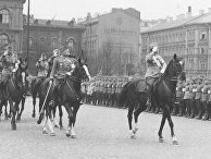 Главнокомандующий Аарне Сихво и начальник хельсинкского гарнизона Каарло Кивекяс Главнокомандующий Аарне Сихво и начальник хельсинкского гарнизона Каарло Кивекяс