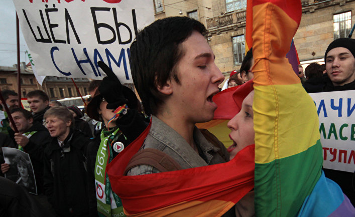 Участники акции «Марш против ненависти» в Санкт-Петербурге