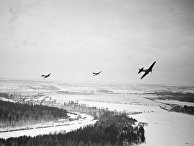 Советские самолеты облетают вражеские позиции под Москвой. 1941 год Советские самолеты облетают вражеские позиции под Москвой. 1941 год
