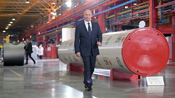 Президент РФ Владимир Путин во время посещения «Челябинского трубопрокатного завода»