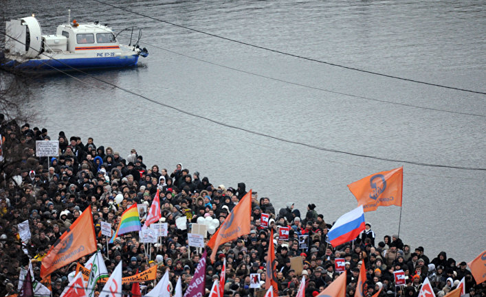 Участники митинга «За честные выборы» на Болотной площади