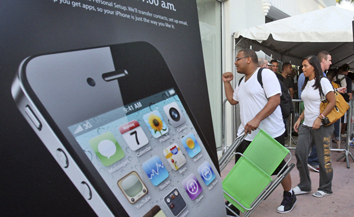 Первые покупатели нового iPhone 4