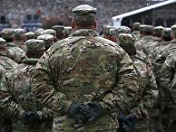Солдаты армии США во время официальной церемонии в городе Жагань Солдаты армии США во время официальной церемонии в городе Жагань