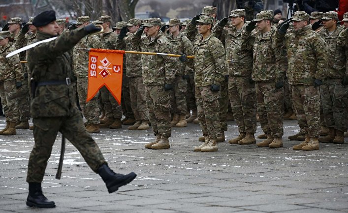 Солдаты армий США и Польши