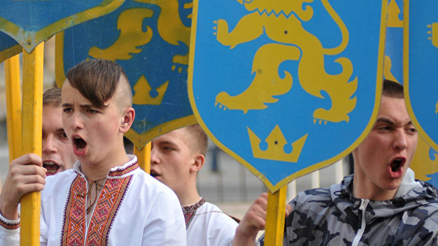 Страна (Украина): нормальные люди не будут СС поддерживать. Что киевляне думают о марше в честь Галичины