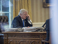 Президент США Дональд Трамп во время телефонного разговора с Ангелой Меркель Президент США Дональд Трамп во время телефонного разговора с Ангелой Меркель