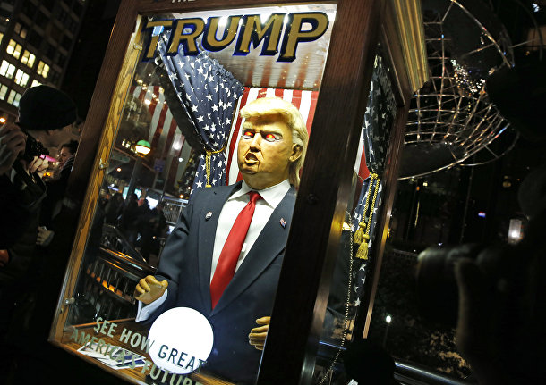 Говорящая кукла Дональда Трампа в Нью-Йорке Говорящая кукла Дональда Трампа в Нью-Йорке