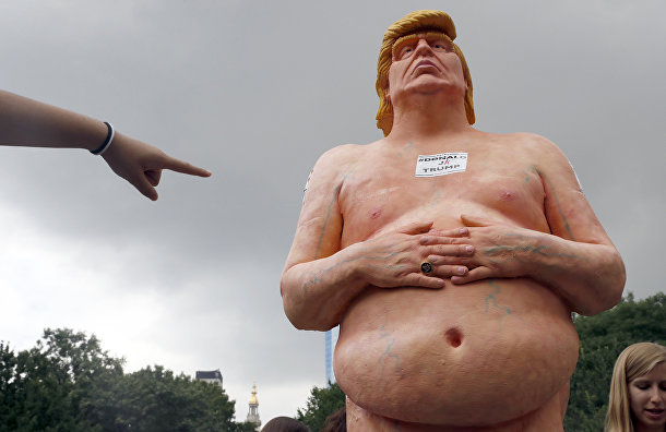 Обнаженная статуя Дональда Трампа в Нью-Йорке Обнаженная статуя Дональда Трампа в Нью-Йорке