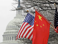 Флаги США и Китая на фоне здания Конгресса США в Вашингтоне Флаги США и Китая на фоне здания Конгресса США в Вашингтоне