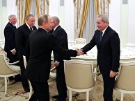 Президент РФ Владимир Путин во время встречи с бывшими руководителями ряда регионов. 16 февраля 2017 Президент РФ Владимир Путин во время встречи с бывшими руководителями ряда регионов. 16 февраля 2017