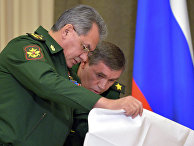 Министр обороны РФ Сергей Шойгу и генерал армии Валерий Герасимов перед началом совещания по вопросам развития Вооружённых Сил РФ Министр обороны РФ Сергей Шойгу и генерал армии Валерий Герасимов перед началом совещания по вопросам развития Вооружённых Сил РФ