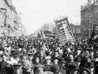 Революционеры на митинге Революционеры на митинге