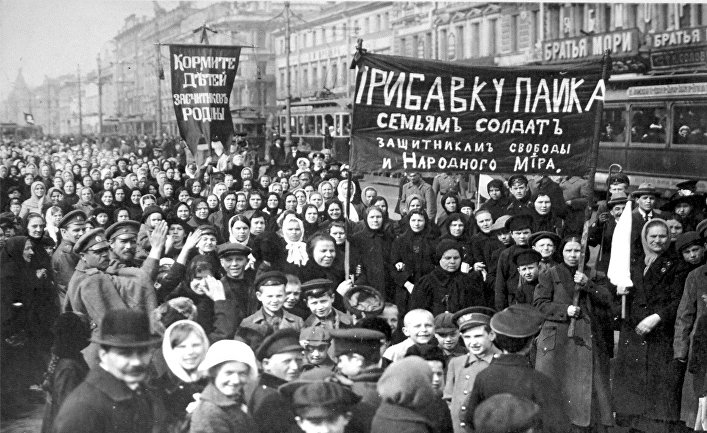 Демонстрация работниц Путиловского завода в первый день Февральской революции 1917