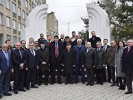 Делегация европейских и украинских политиков прибыла в Крым Делегация европейских и украинских политиков прибыла в Крым