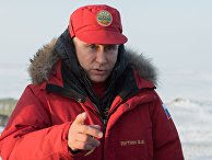 Президент РФ Владимир Путин во время посещения острова Земля Александры Президент РФ Владимир Путин во время посещения острова Земля Александры