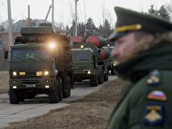 Зенитный ракетный комплекс (ЗРК) "Триумф" С-400 (на втором плане) и зенитный ракетно-пушечный комплекс (ЗРПК) "Панцирь-С1" Зенитный ракетный комплекс (ЗРК) "Триумф" С-400 (на втором плане) и зенитный ракетно-пушечный комплекс (ЗРПК) "Панцирь-С1"
