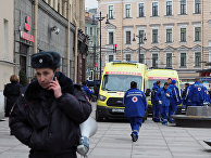 Аварийно-спасательные службы на месте взрыва у метро «Технологический институт» в Санкт-Петербурге Аварийно-спасательные службы на месте взрыва у метро «Технологический институт» в Санкт-Петербурге
