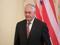 Государственный секретарь США Рекс Тиллерсон во время переговоров в Москве с министром иностранных дер РФ Сергеем Лавровым. 12 апреля 2017 Государственный секретарь США Рекс Тиллерсон во время переговоров в Москве с министром иностранных дер РФ Сергеем Лавровым. 12 апреля 2017