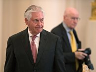 Государственный секретарь США Рекс Тиллерсон во время переговоров в Москве с министром иностранных дер РФ Сергеем Лавровым. 12 апреля 2017 Государственный секретарь США Рекс Тиллерсон во время переговоров в Москве с министром иностранных дер РФ Сергеем Лавровым. 12 апреля 2017