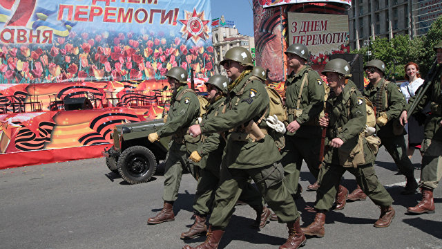 Страна (Украина): «За символику Победы — тюрьма, за нацистскую — админпротокол». Как в Киеве зиговали на День Победы