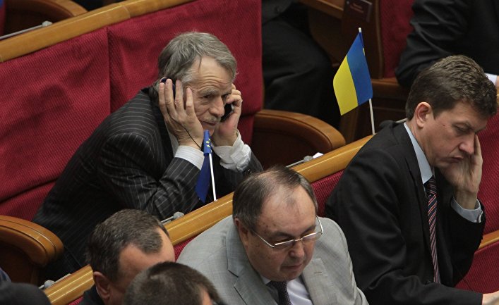 Экс-глава крымско-татарского Меджлиса Мустафа Джемилев Экс-глава крымско-татарского Меджлиса Мустафа Джемилев