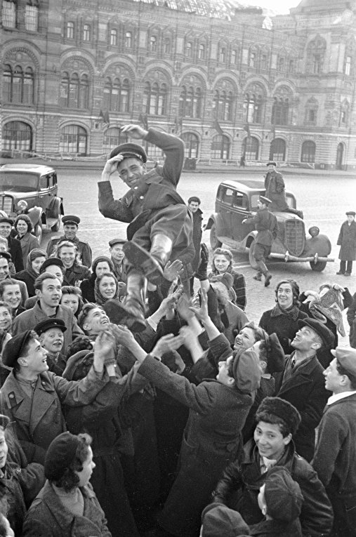 Фотографии 9 мая 1945 года москва