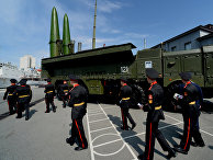 Воспитанники Уссурийского суворовского военного училища осматривают ракетный комплекс «Искандер-М» Воспитанники Уссурийского суворовского военного училища осматривают ракетный комплекс «Искандер-М»