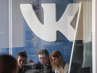 Логотип компании «В контакте» в офисе компании Mail.ru Логотип компании «В контакте» в офисе компании Mail.ru
