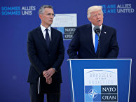 Президент США Дональд Трамп и генеральный секретарь НАТО Йенс Столтенберг на саммите НАТО в Брюсселе, Бельгия. 25 мая 2017