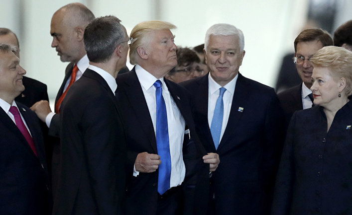 Президент США Дональд Трамп и премьер-министр Черногории Душко Маркович на саммите НАТО в Брюсселе