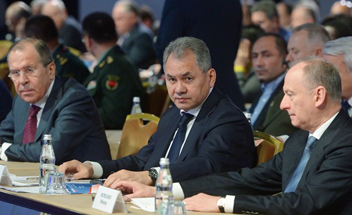 Министр иностранных дел РФ Сергей Лавров, министр обороны РФ Сергей Шойгу и секретарь Совета безопасности РФ Николай Патрушев на VI Московской конференции по международной безопасности. 26 апреля 2017