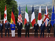 Лидеры стран "Большой семерки" во время саммита G7 в Таормине, Италия. 26 мая 2017