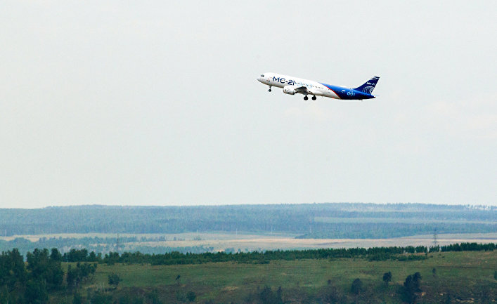 Первый полет нового российского пассажирского самолета МС-21