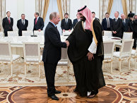 Президент РФ Владимир Путин и заместитель наследного принца, второй заместитель премьер-министра и министр обороны Саудовской Аравии Мухаммад ибн Салман Аль Сауд Президент РФ Владимир Путин и заместитель наследного принца, второй заместитель премьер-министра и министр обороны Саудовской Аравии Мухаммад ибн Салман Аль Сауд