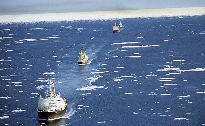 Караван судов на трассе Северного морского пути, 1984 год