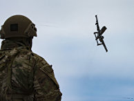 Солдат и штурмовик A-10 Thunderbolt II Солдат и штурмовик A-10 Thunderbolt II