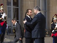 Президента Украины Петра Порошенко во время встречи с Президентом Франции Эммануэлем Макроном. 26 июня 2017 Президента Украины Петра Порошенко во время встречи с Президентом Франции Эммануэлем Макроном. 26 июня 2017