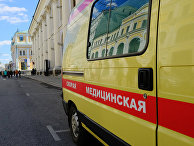 Автомобиль скорой помощи на улице Москвы Автомобиль скорой помощи на улице Москвы