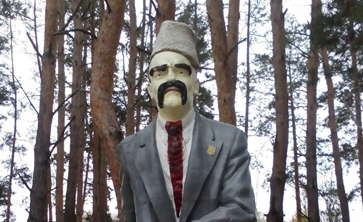 Памятник Ленину превратили в памятник Тарасу Шевченко в Луганской области