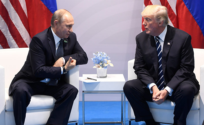 Президент России Владимир Путин и президент США Дональд Трамп во время встречи на саммите G20 в Гамбурге. 7 июля 2017